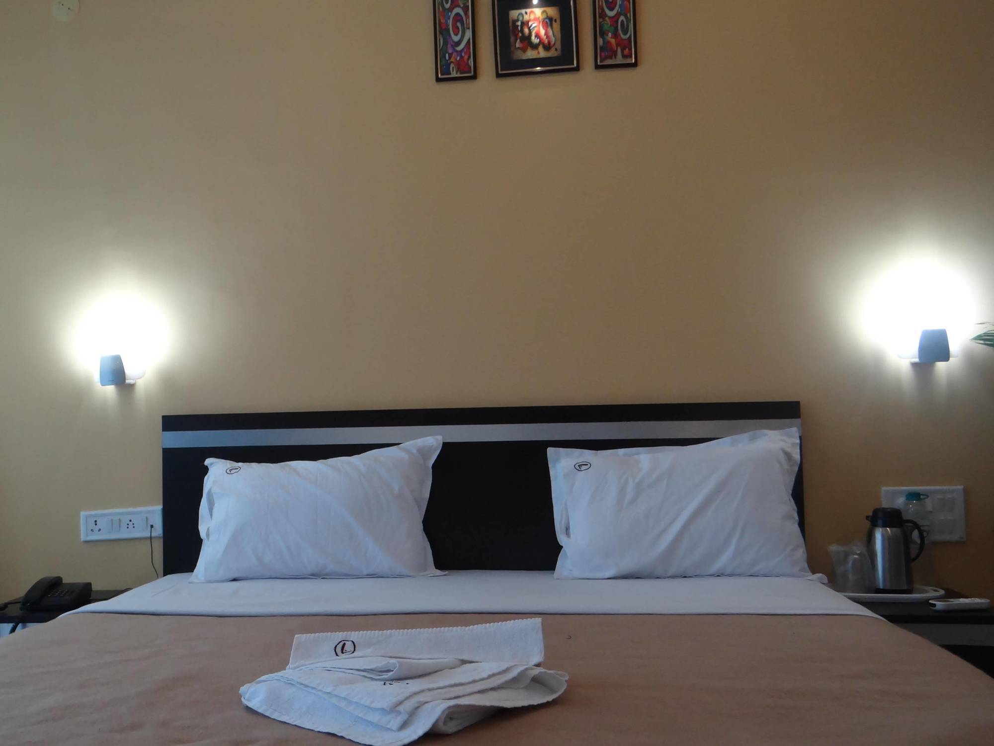 Linear Inn Indore Dış mekan fotoğraf